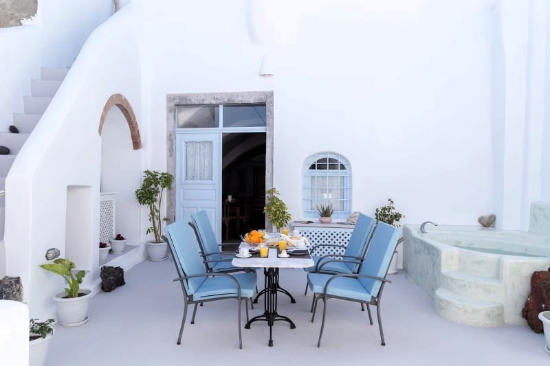 Elegant villa in Santorini with stunning sea views and jacuzzi